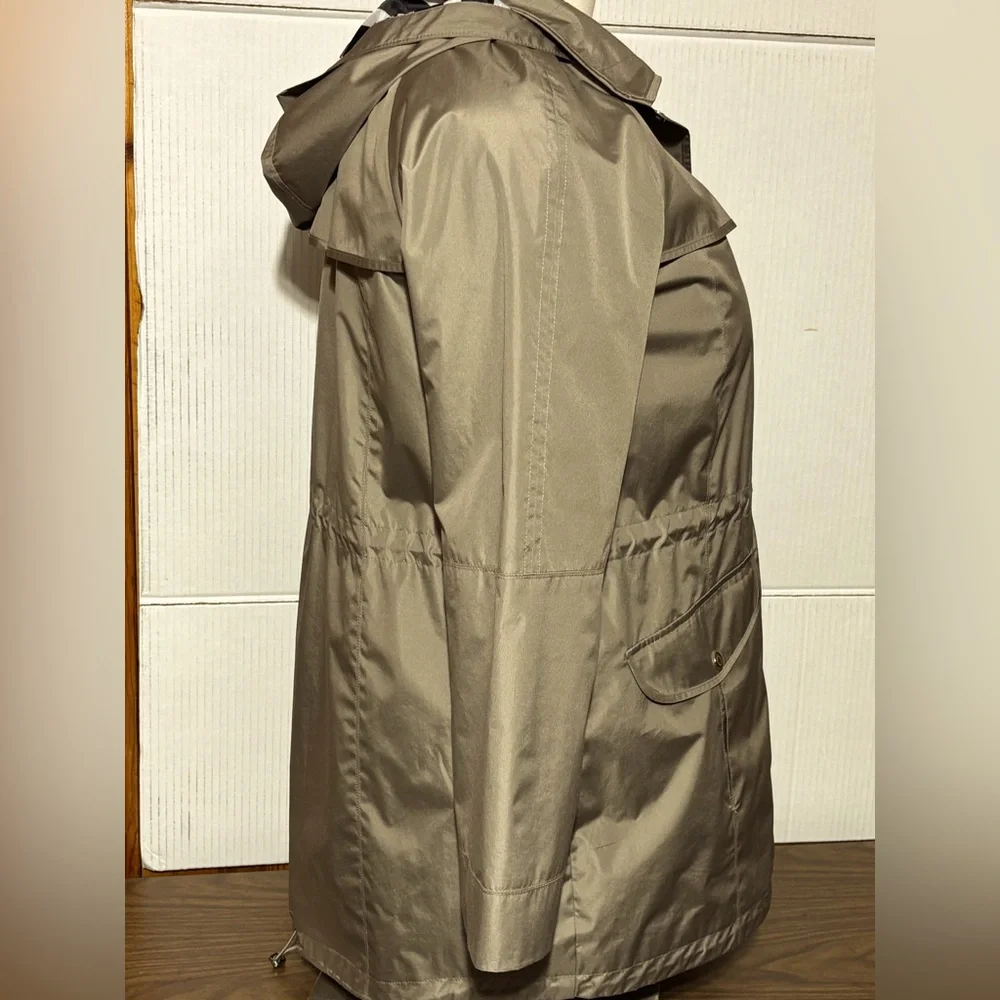 Croft & Barrow ladies XL waterproof front zip/snap hooded jacket  34”L 23” p2p